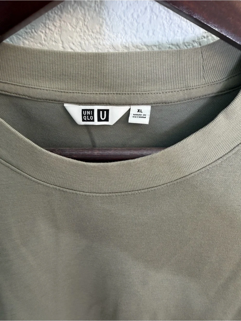 Uni Qlo T Shirt Bundle - 5 Long Sleeve, 1 Short Sleeve V Neck. 4 XXL’s, 2 XL’s.